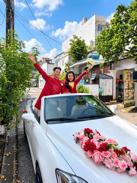 Thuê xe mui trần cưới Lexus IS 250C mui trần trắng – rước dâu mui mở